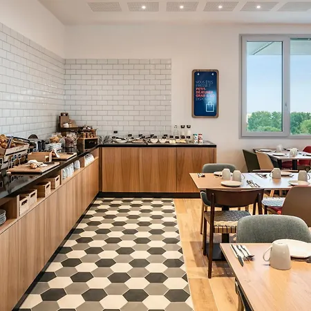 Express & - Rives De Vesle By Ihg Hotel 4*