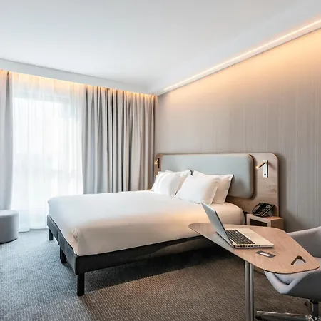 Hotel Express & - Rives De Vesle By Ihg