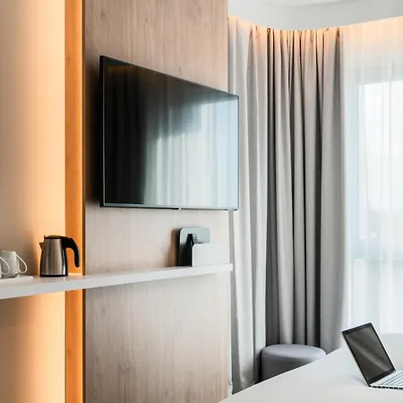 Hotel Express & - Rives De Vesle By Ihg Reims