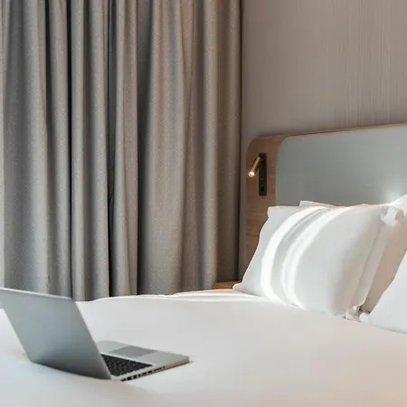 Hotel Express & - Rives De Vesle By Ihg 4*