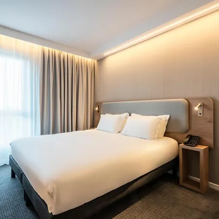Express & - Rives De Vesle By Ihg Hotel 4*