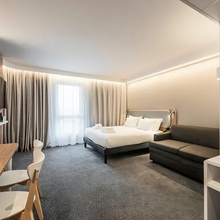 Express & - Rives De Vesle By Ihg 4*