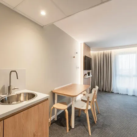 Express & - Rives De Vesle By Ihg Hotel