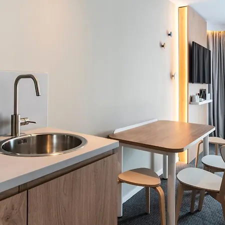 Express & - Rives De Vesle By Ihg Hotel