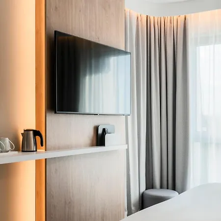 Express & - Rives De Vesle By Ihg 4*